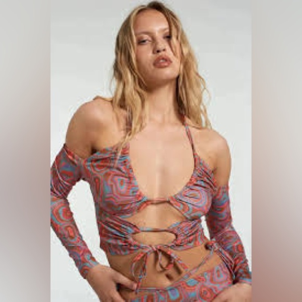 NEW MILK IT X Simon’s SZ 6 Stylish Multicolor Women's crop Top